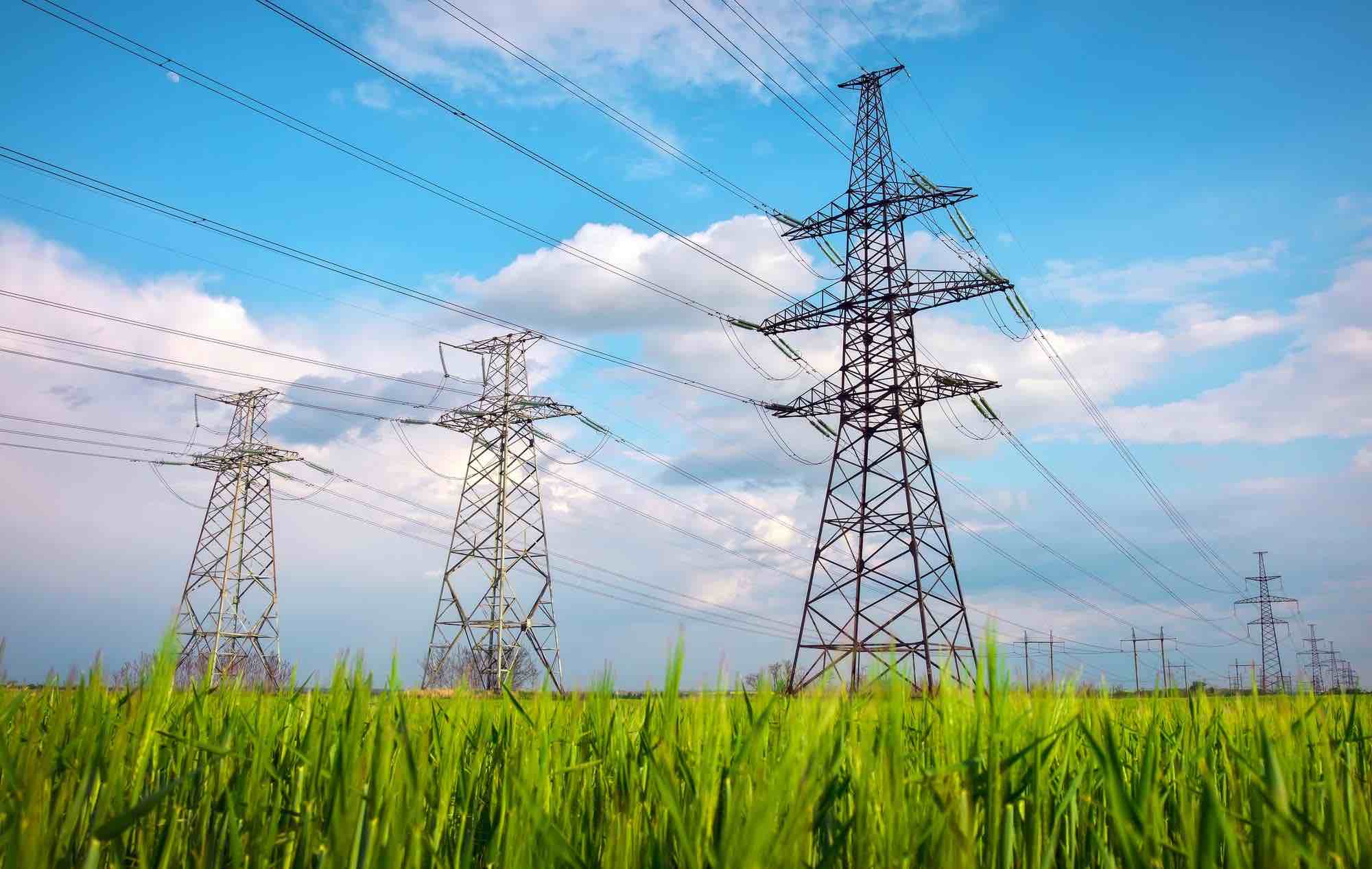 مصر والإمارات توقعان على مشروع لإنتاج 10 آلاف ميجاوات من الكهرباء