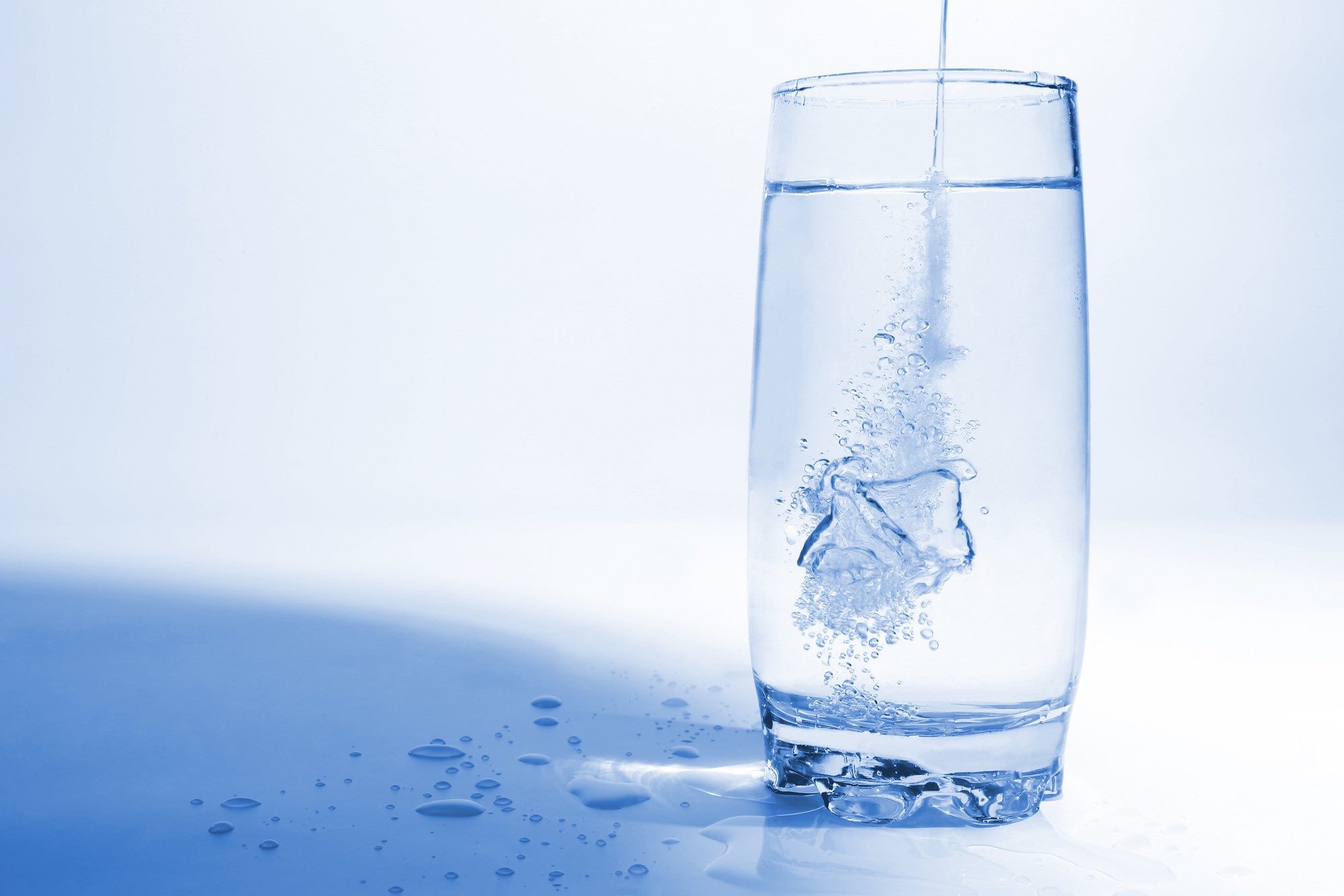 الأيورفيدا مقابل العلم: حل لغز معضلة الماء البارد