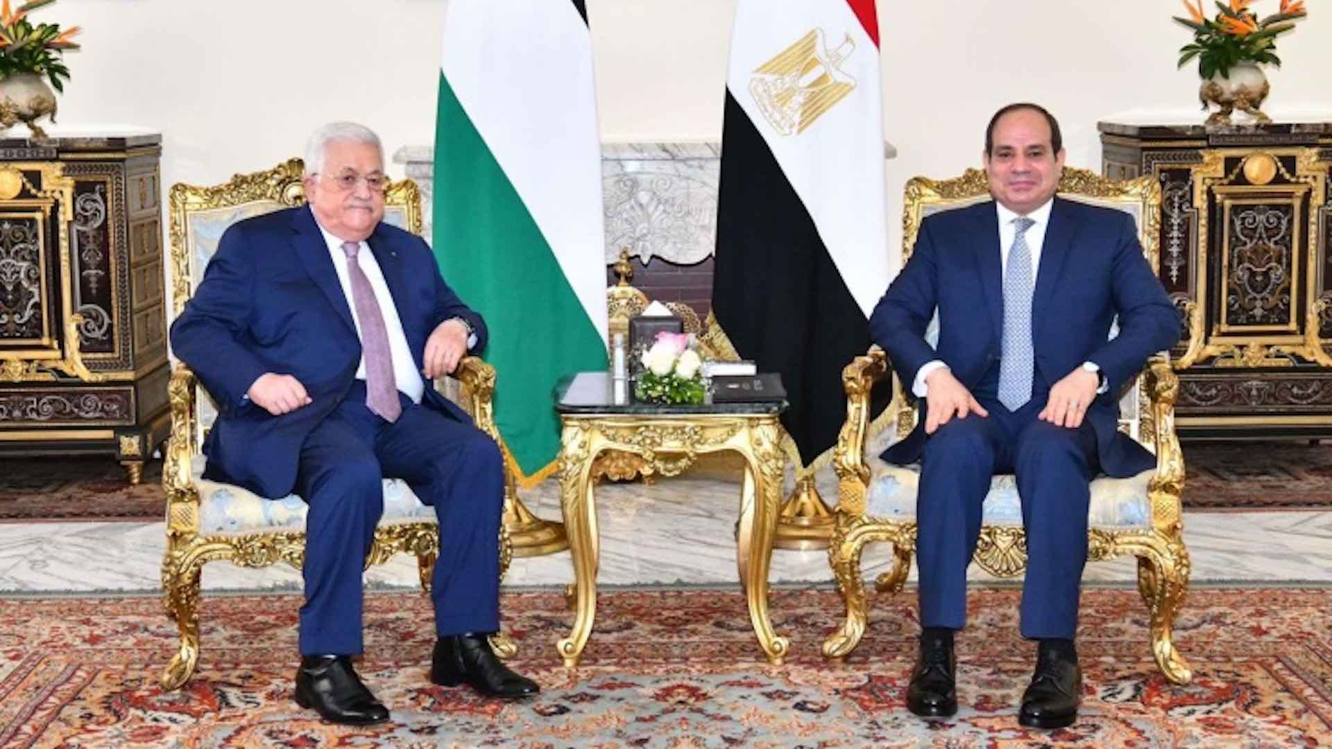 الرئيس المصري يبحث مع نظيره الفلسطيني تنسيق المواقف والرؤى لتحقيق السلام الشامل